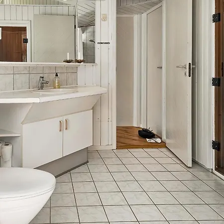 Дом отдыха Stunning In Oksbol With Sauna